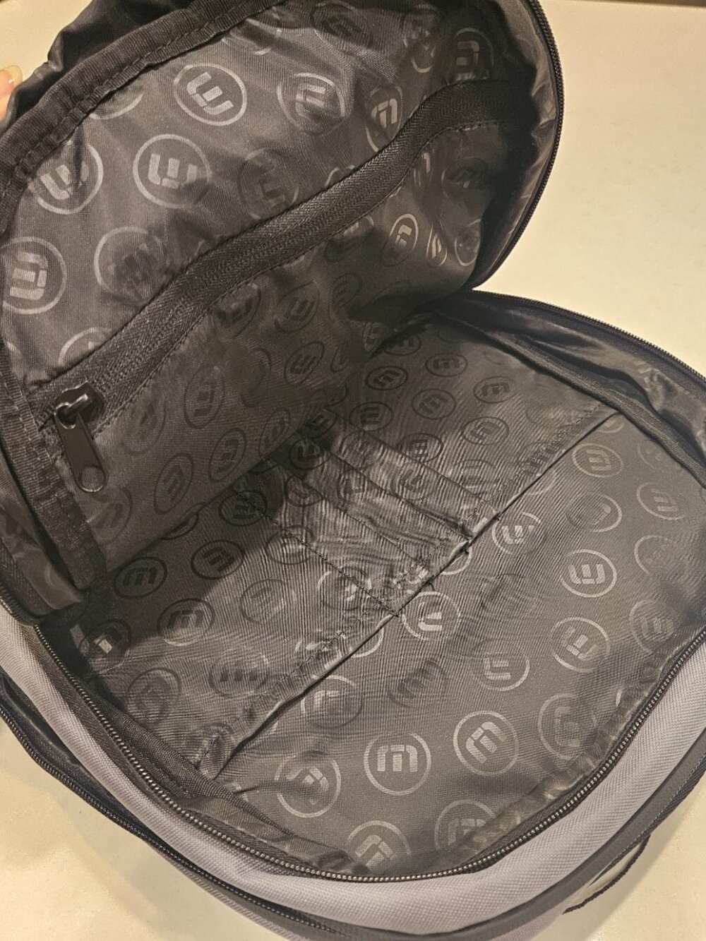 NWT Travis Mathew Travel Golf Padded Laptop Backpack - Gray - Picture 5 of 5